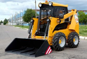 Мини-погрузчик с бортовым поворотом ANT 800