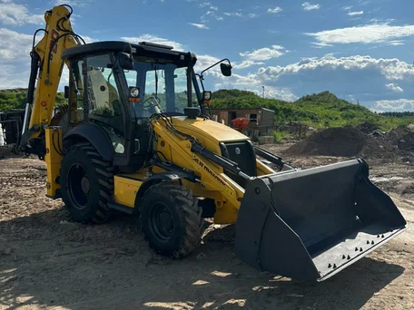Проведение ТО экскаватора-погрузчика New Holland B80B.